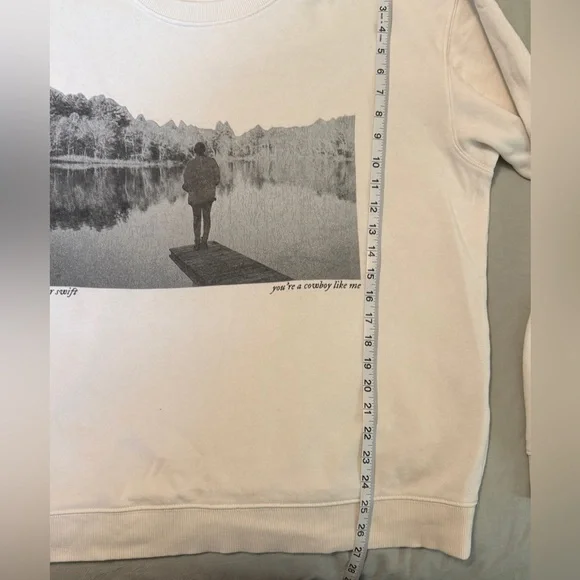 Taylor Swift "cowboy like me" crewneck sweatshirt, from the evermore album. XL. - Picture 7 of 7